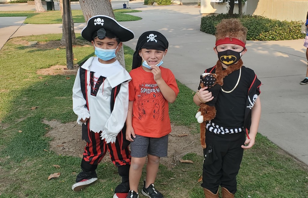3 students dressed like pirates